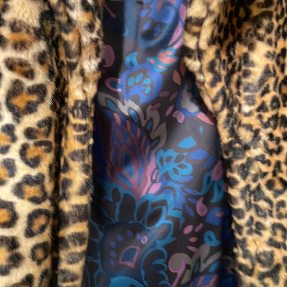 Stunning faux Lea pats coat. With beautiful lining